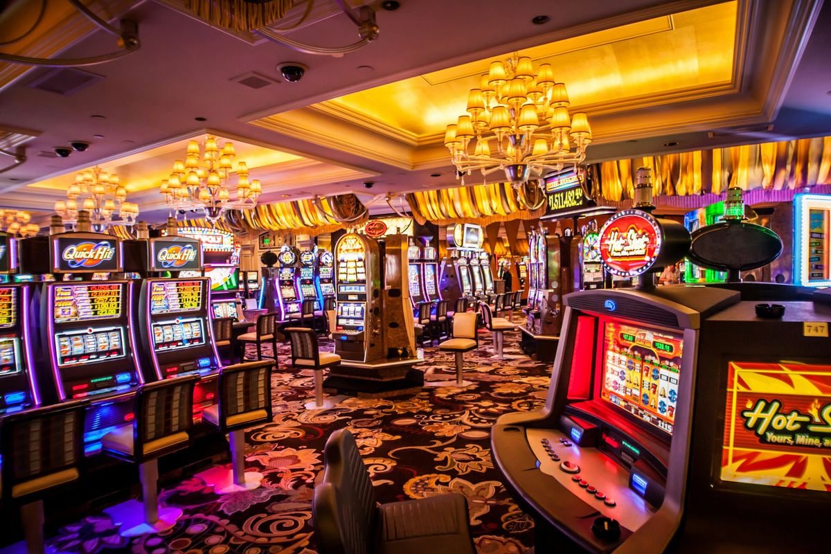 Filipino player selecting a bingo room on the 77bet mobile platform